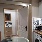 Nyaraló Maisonette, De La Mere Nini
