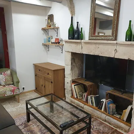 Maisonette, De La Mere Nini 펜션