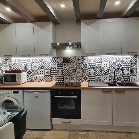 펜션 Maisonette, De La Mere Nini Saint-Léon