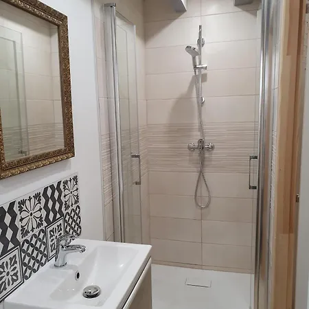 Maisonette, De La Mere Nini * Saint-Léon