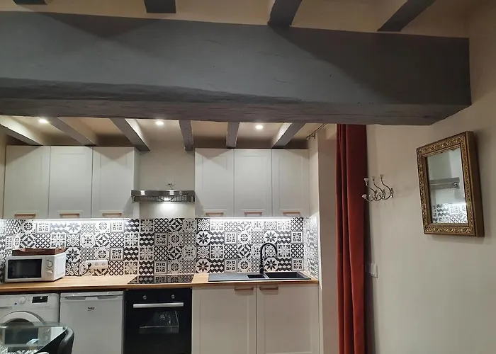 Maisonette, De La Mere Nini * Saint-Léon